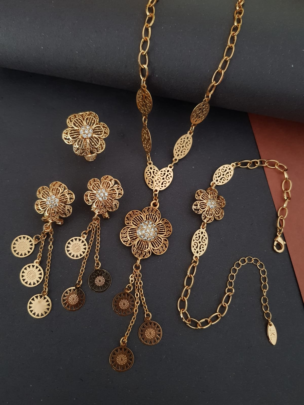 Fashion Rosegold Necklace Set SELLERS STORE Fashion Rosegold Necklace Set