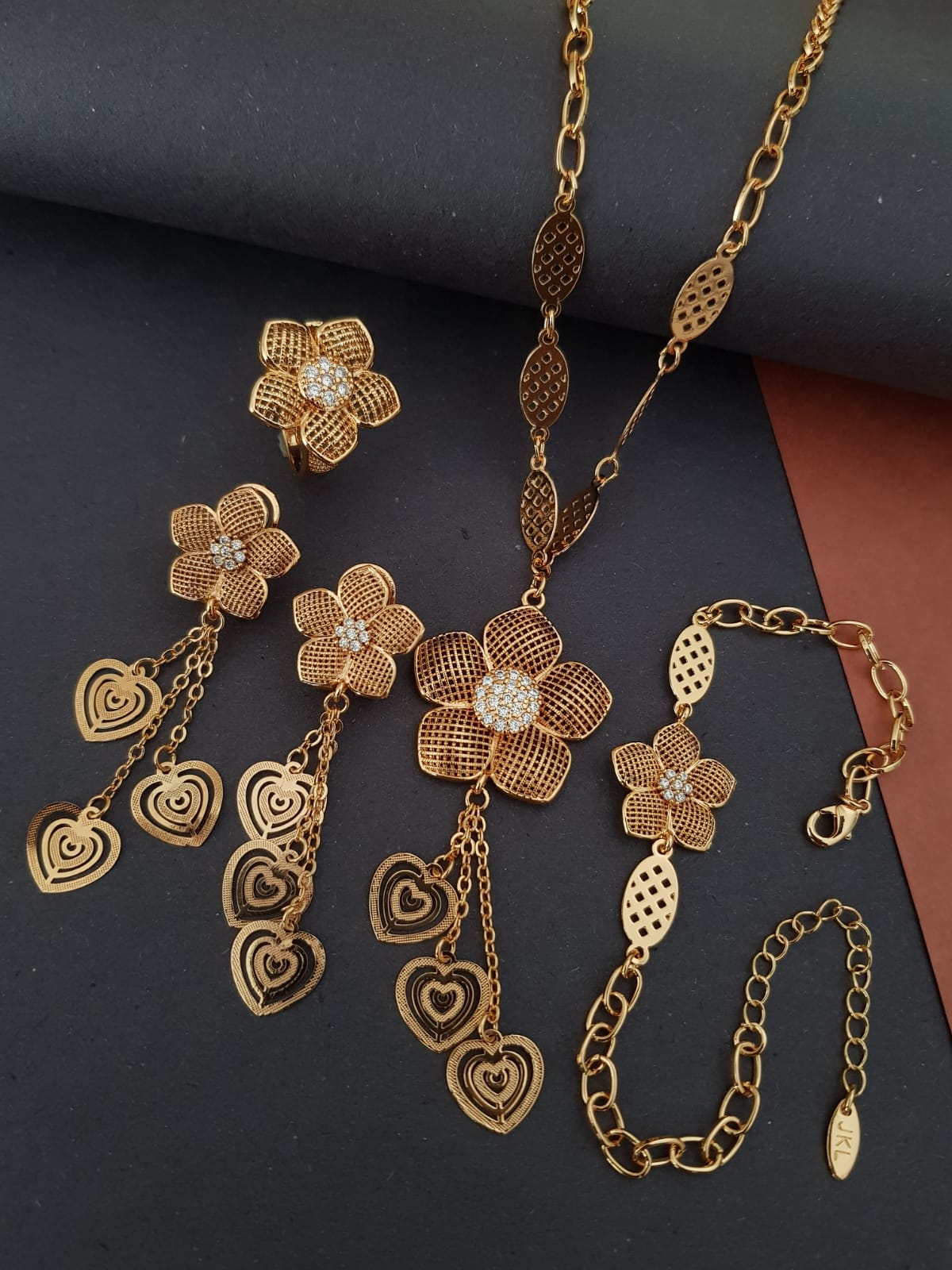 Girls Rosegold Necklace Set SELLERS STORE Girls Rosegold Necklace Set