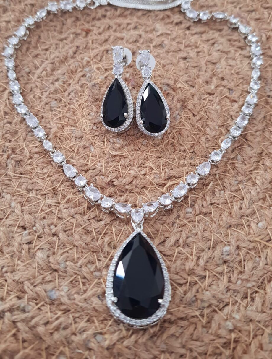 Diamond Necklace Set With Earrings (replica)