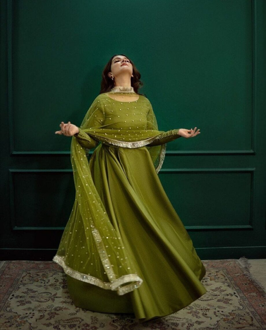 HEAVY SILK WITH FANCY NECK PATTERN AND CHUDIDAR SLEEVES
