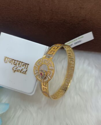 Latest Bracelet Styles for Young Women | Stylish Picks